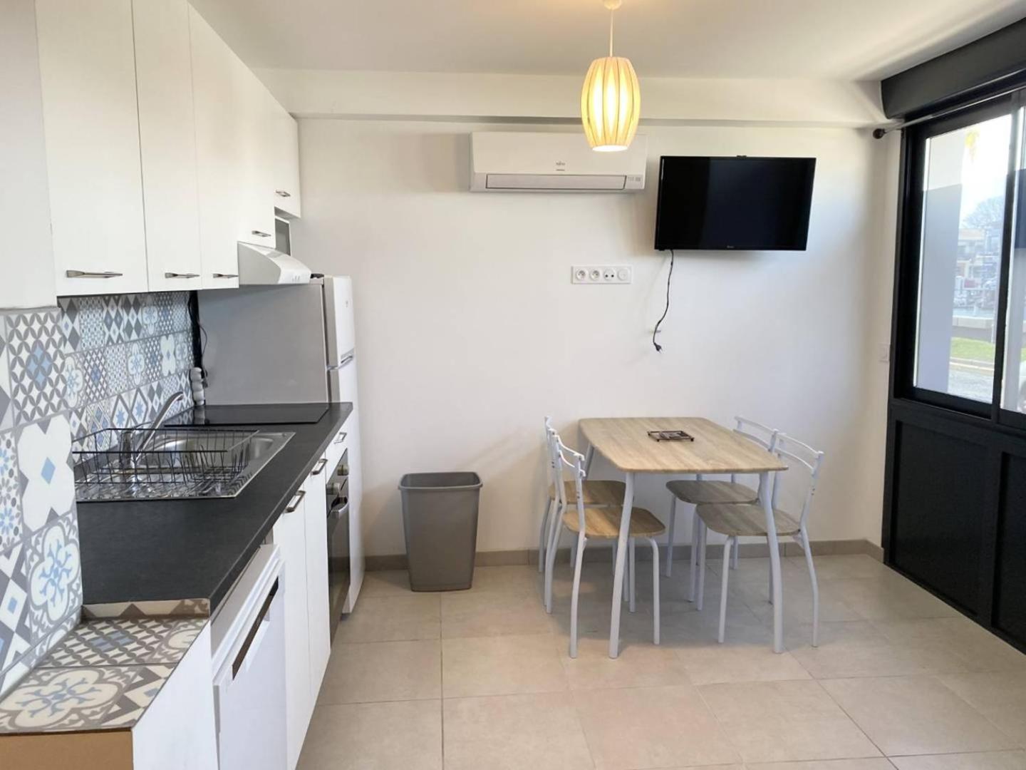 As21673 - Studio En Rez De Chaussee Face Au Canal Le Grau-du-Roi Ngoại thất bức ảnh